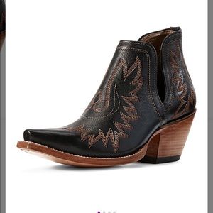 Ariat Ladies booties NWT size 11 Med